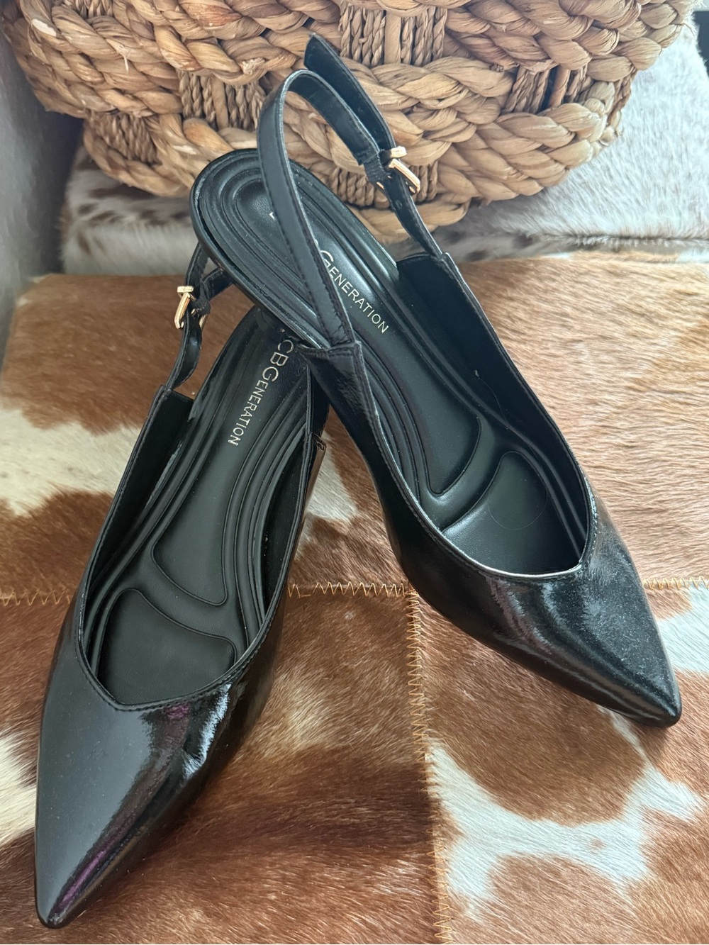 BCBGeneration slingback - kitten heels in black patent leather in Sz 6.5